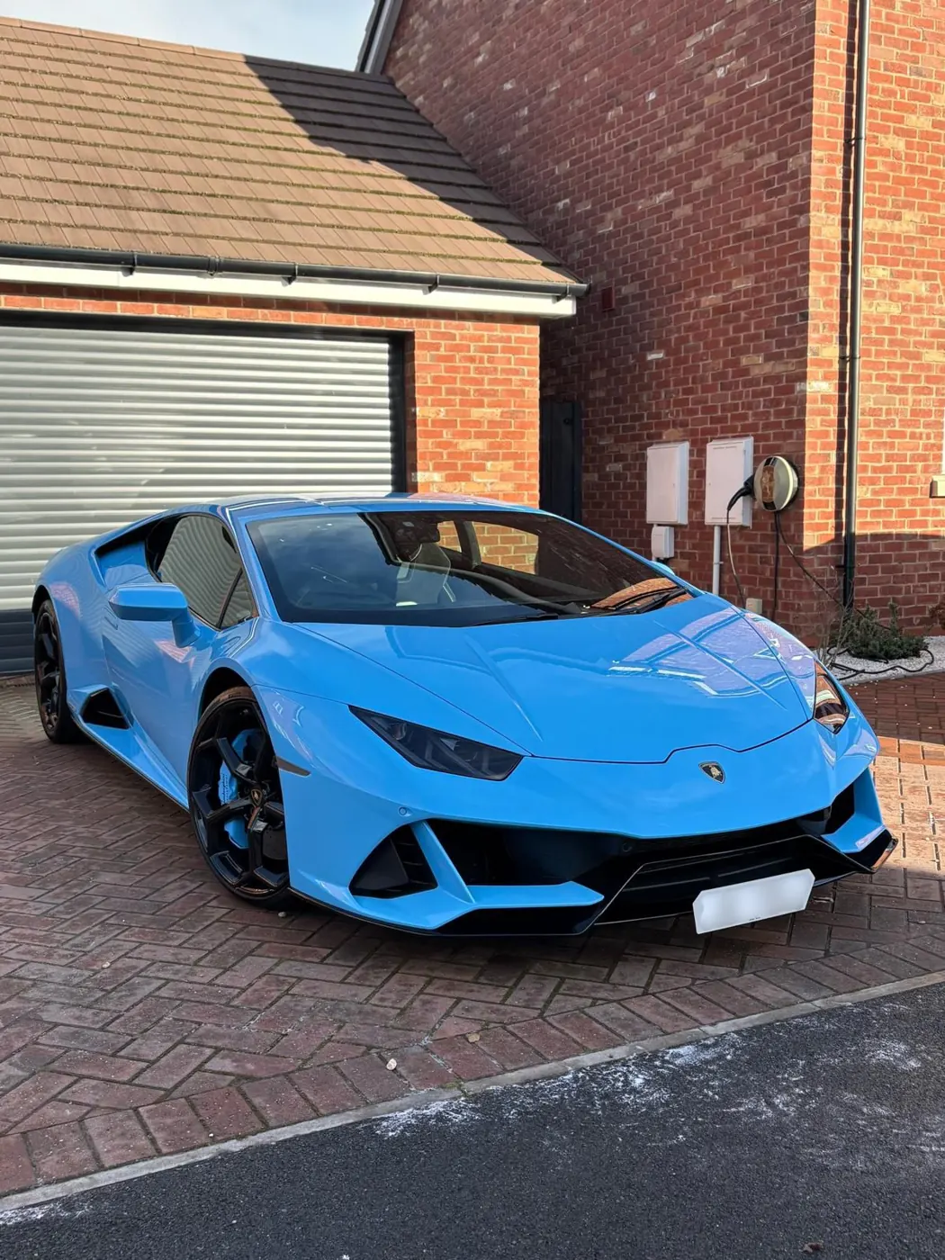 Blue Lamborghini Huracan after an Empire detail