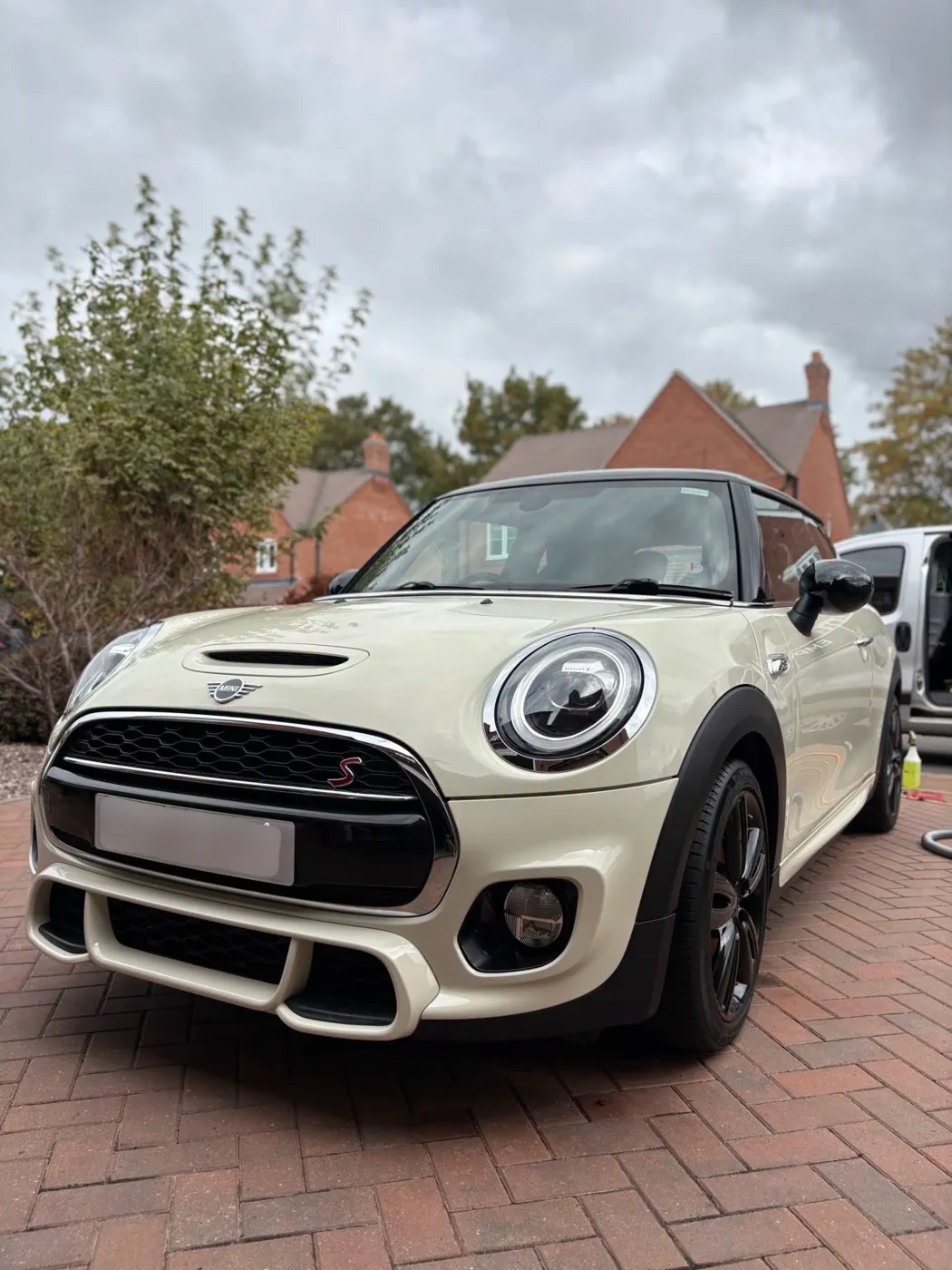 White Mini after an Empire detail